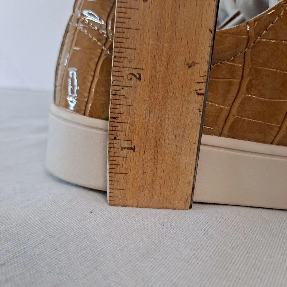 Revitalign Malibu Bella Sneakers Patent Croc Print Women's Sz 7.5B Tan Orthotic